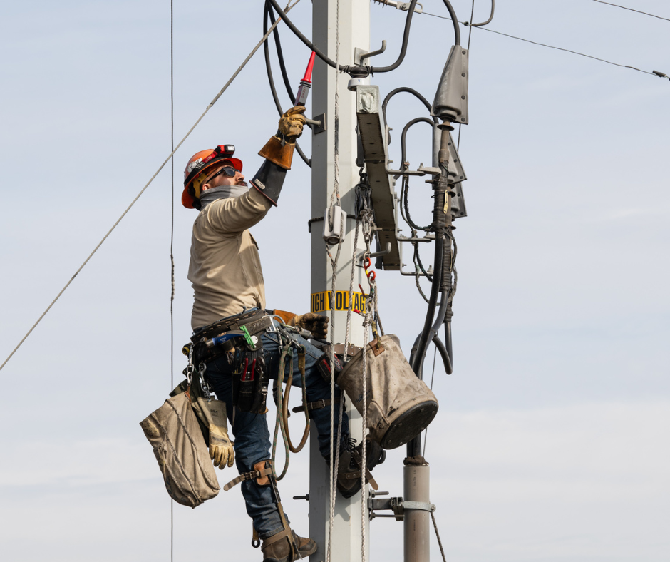 Power Restoration Efforts for UUROC crew on pole