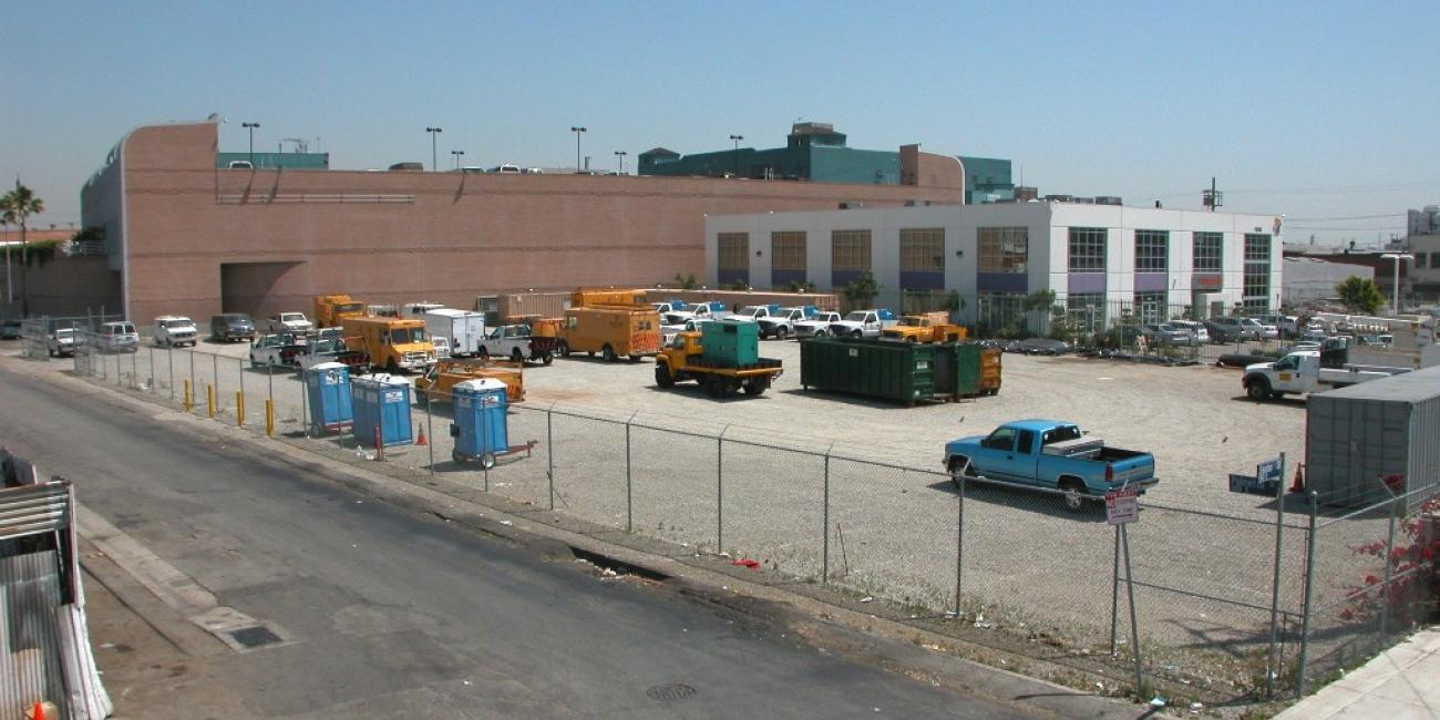 Palmetto Substations Regional Center, Yard (Palmetto Street)